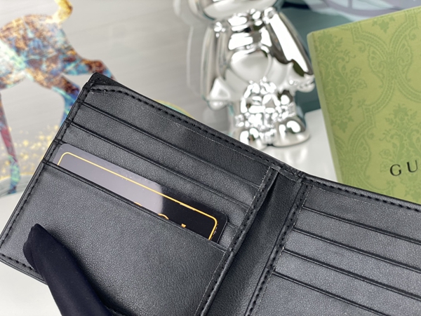 グッチ財布コピー着用イメージ